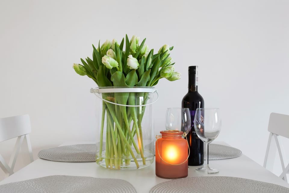 Food and drinks, Decorative detail, Dining area, Drinks