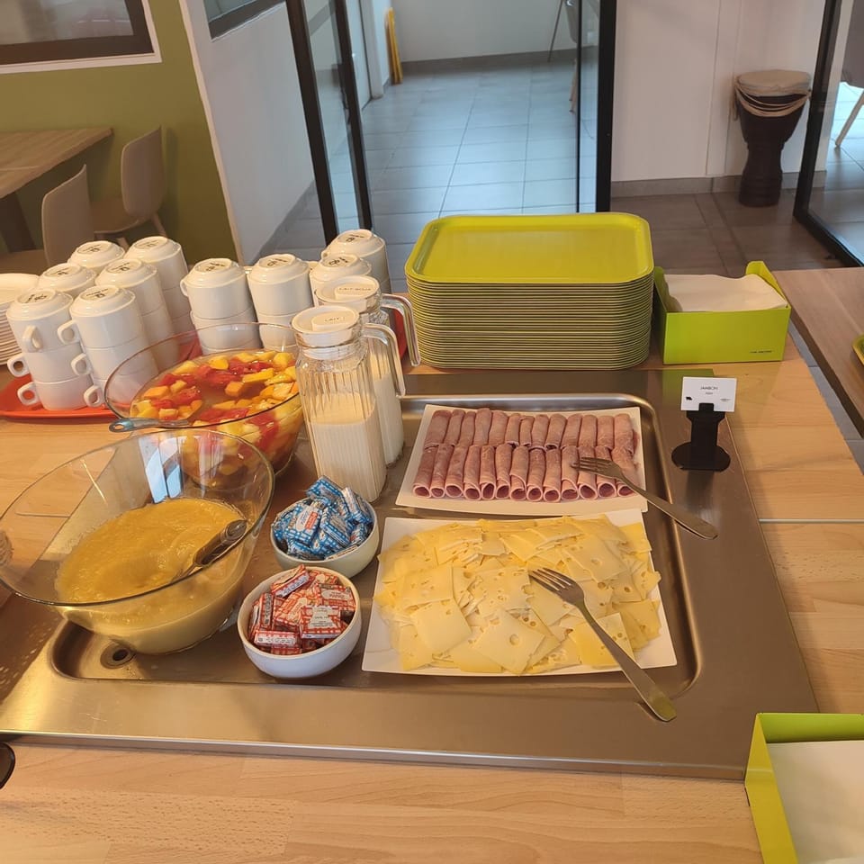 Banquet/Function facilities, Continental breakfast