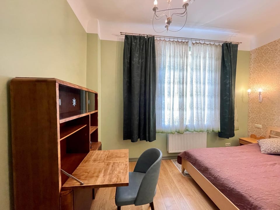 Bed, Photo of the whole room, Seating area, Bedroom, hair dresser, wardrobe