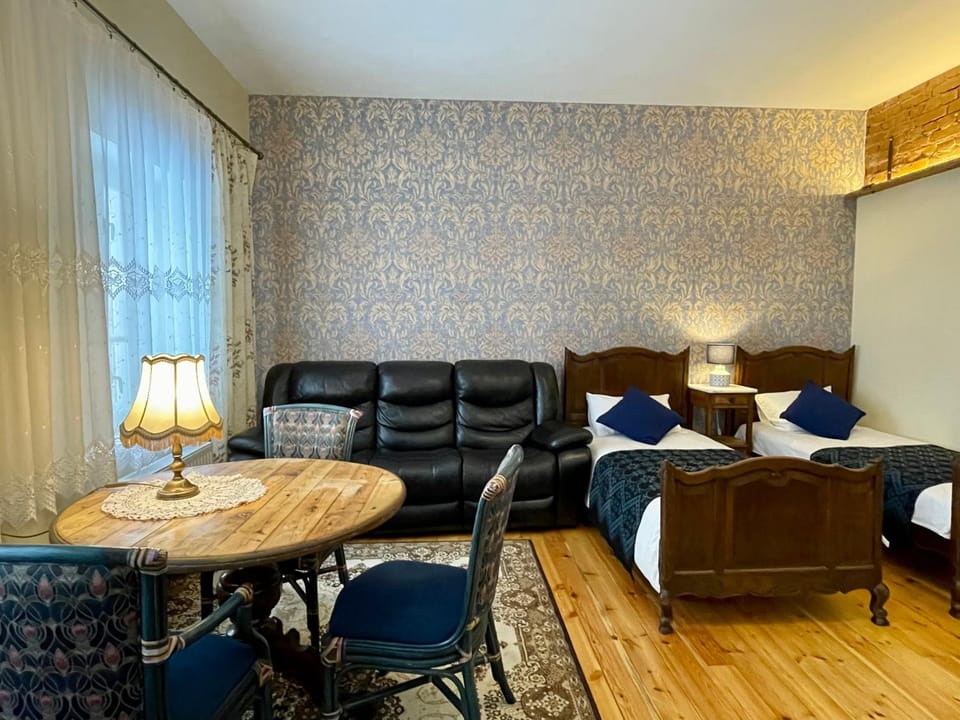 Bed, Living room, Photo of the whole room, Seating area, Bedroom