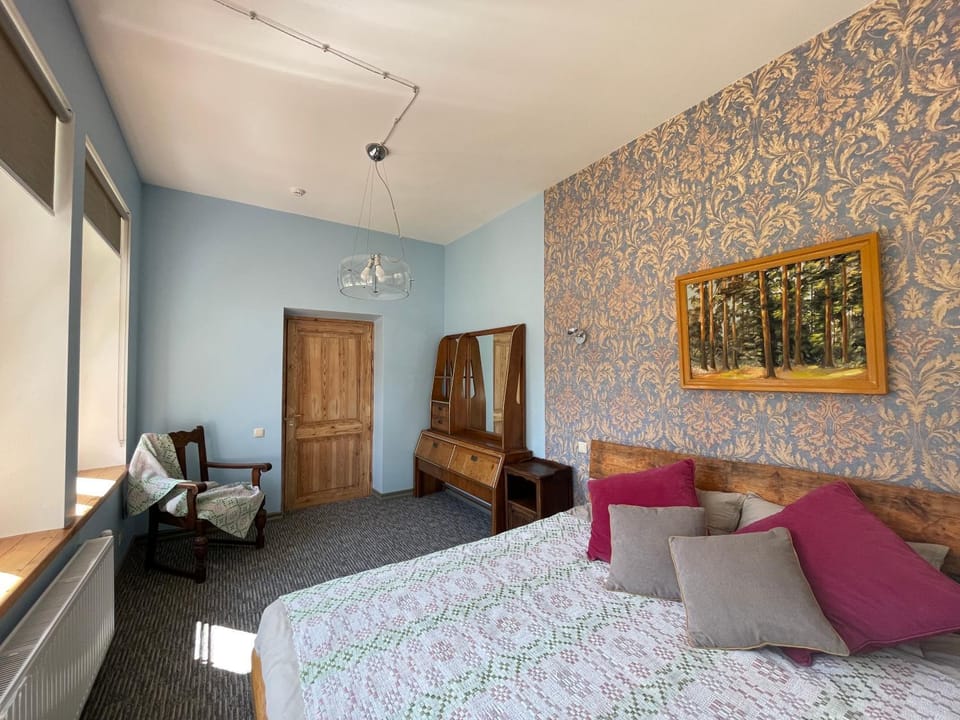 Bed, Photo of the whole room, Seating area, Bedroom, hair dresser, wardrobe