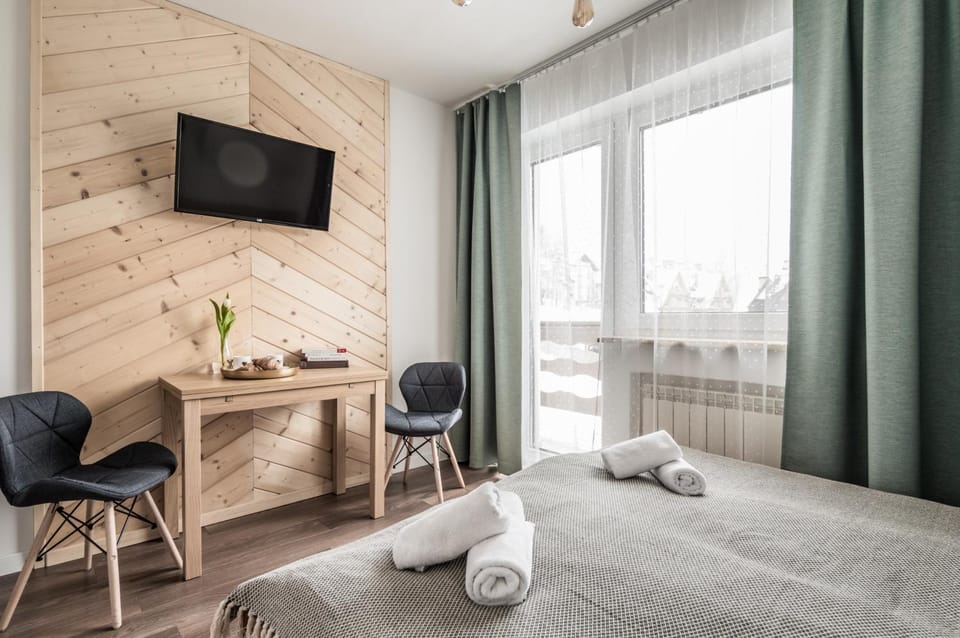 Bed, TV and multimedia, Photo of the whole room, Dining area, Bedroom, towels