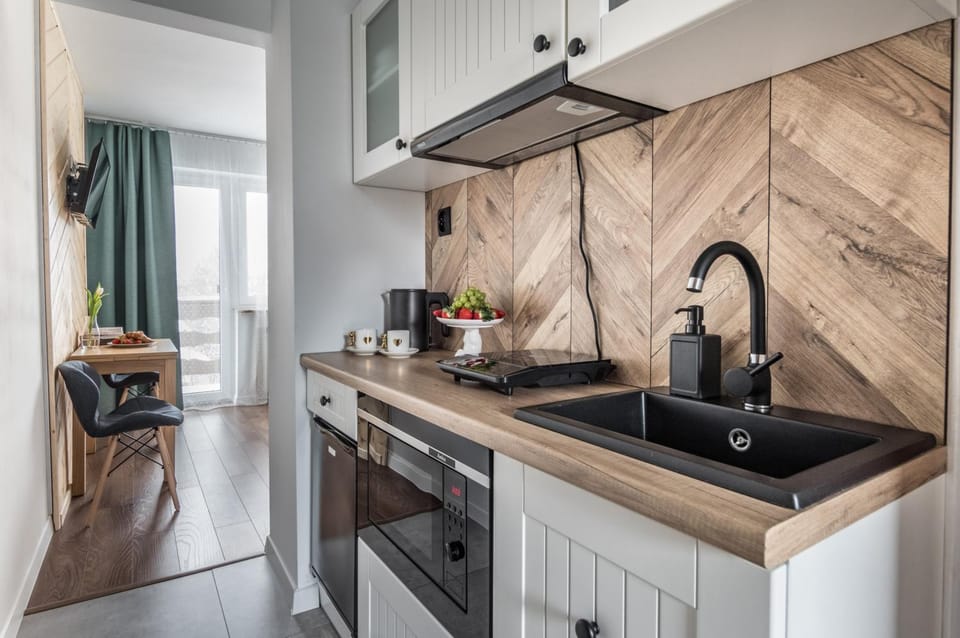 Coffee/tea facilities, Kitchen or kitchenette, microwave, stove