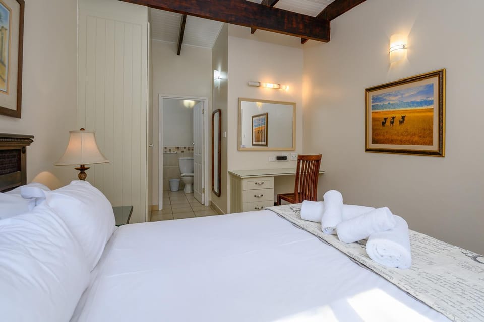 Bedroom, wardrobe, air conditioner