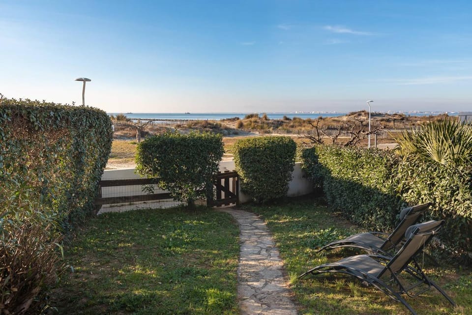 AS8313 - P2 cabine avec parking privé, accès direct à la plage Cabin in Le Grau-du-Roi