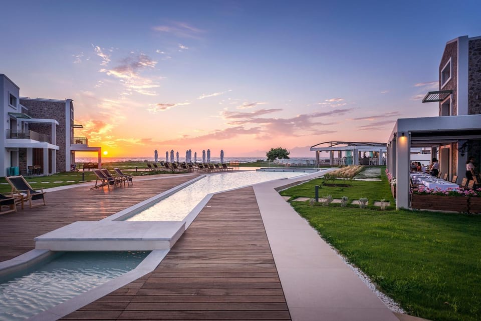 Property building, Natural landscape, Garden, Pool view, Swimming pool, Sunset