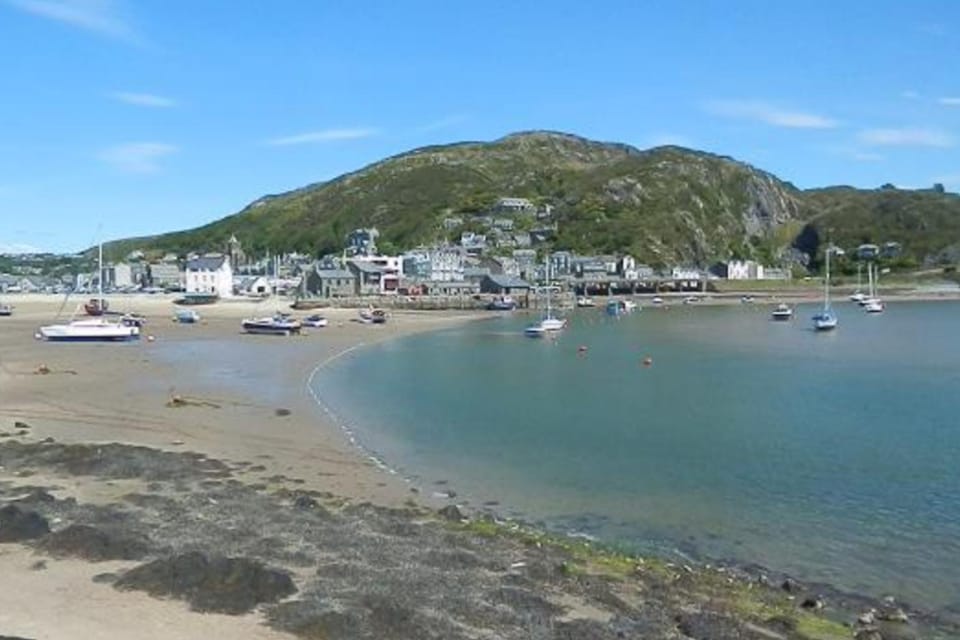 Seaview Apartment sleeps 2 - private patio Apartment in Barmouth