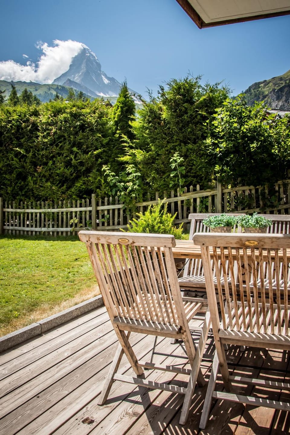 Patio, Nearby landmark, Natural landscape, Garden, Garden, Skiing, Skiing, Balcony/Terrace, Landmark view, Landmark view, Mountain view, Mountain view, concierge
