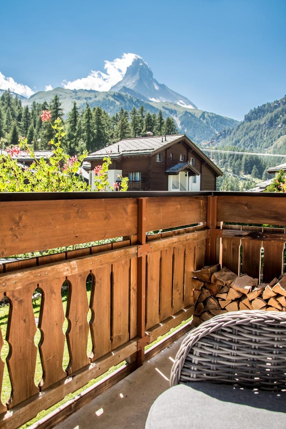 Nearby landmark, Natural landscape, Garden, View (from property/room), Balcony/Terrace, Garden view, Garden view, Landmark view, Landmark view, Mountain view, Mountain view, concierge