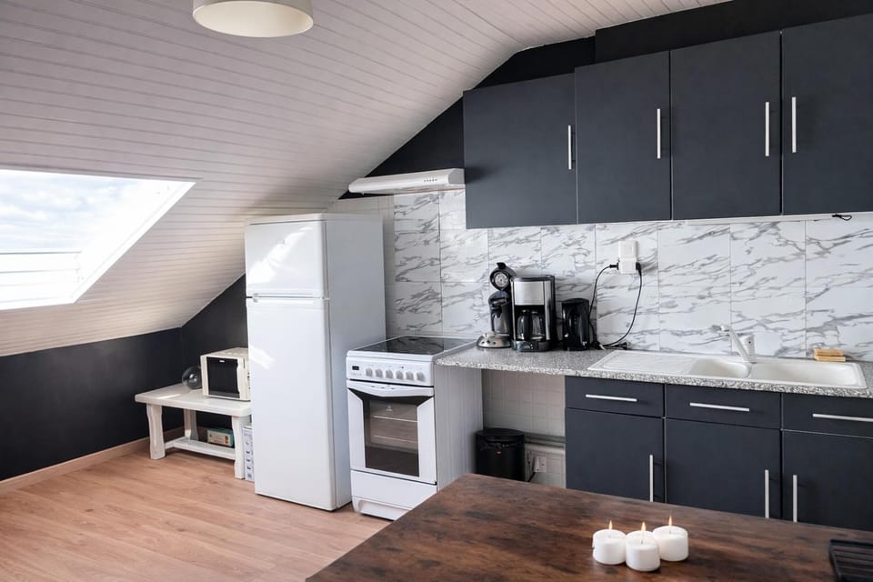 Coffee/tea facilities, Kitchen or kitchenette, oven, pet friendly, stove, toaster