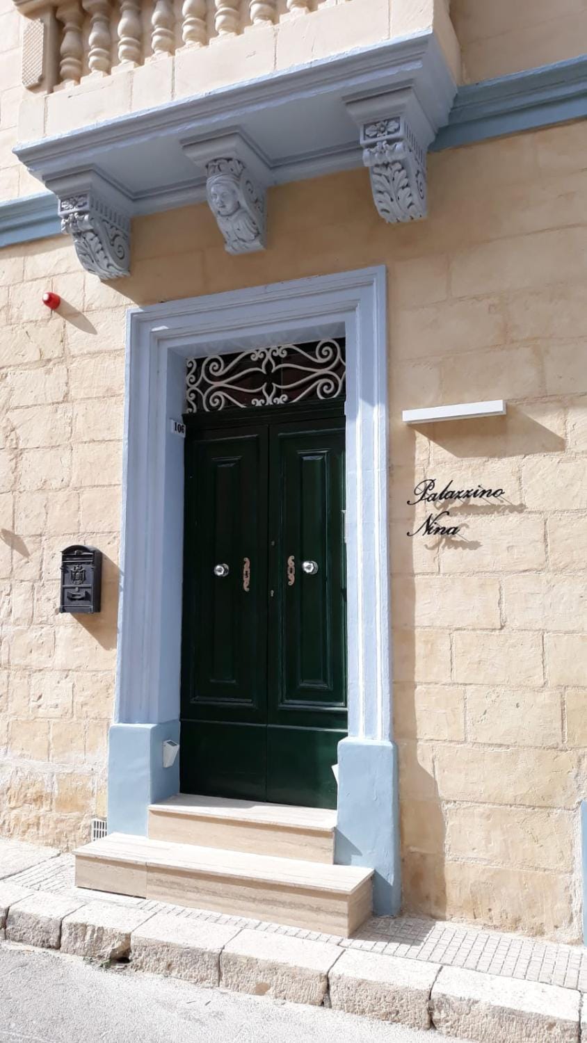 Facade/entrance, Internal: Not applicable to any particular room