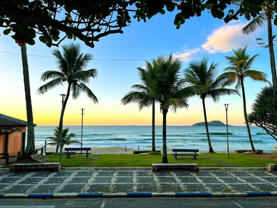 FRENTE PRO MAR - B - Praia do Tombo - Beachfront Apartment in State of São Paulo