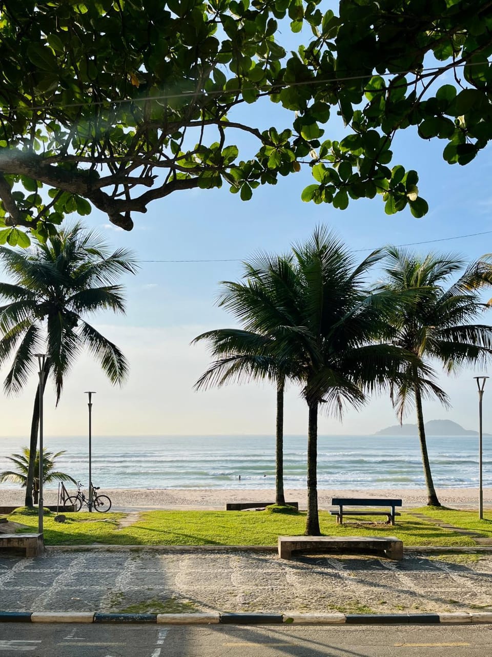FRENTE PRO MAR - B - Praia do Tombo - Beachfront Apartment in State of São Paulo