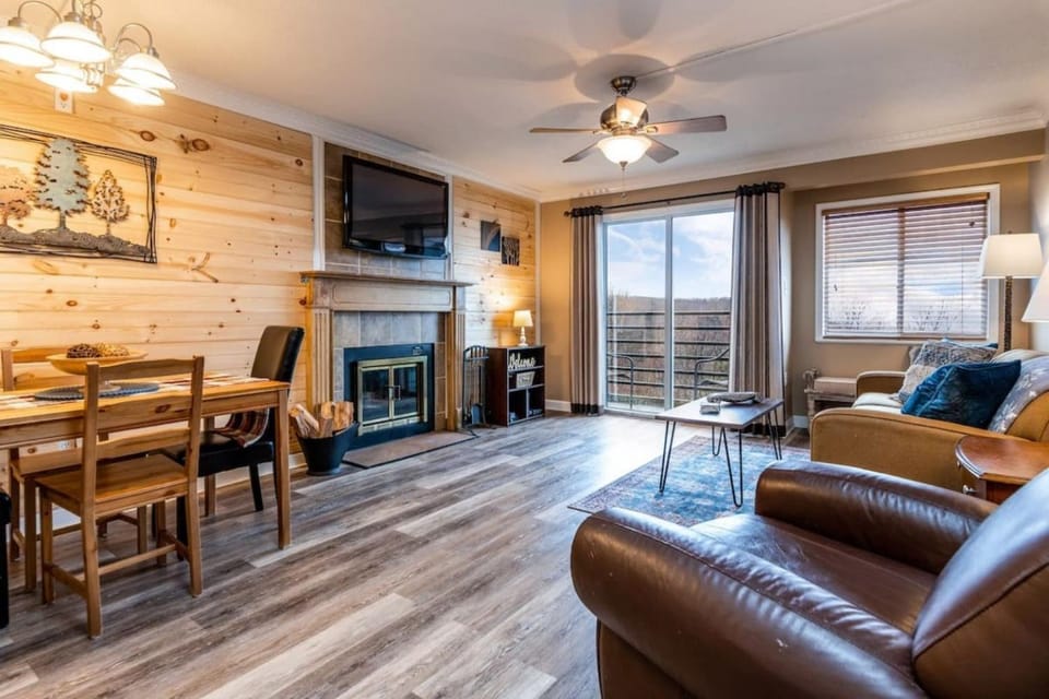 TV and multimedia, Living room, Seating area, Dining area, fireplace, flat iron