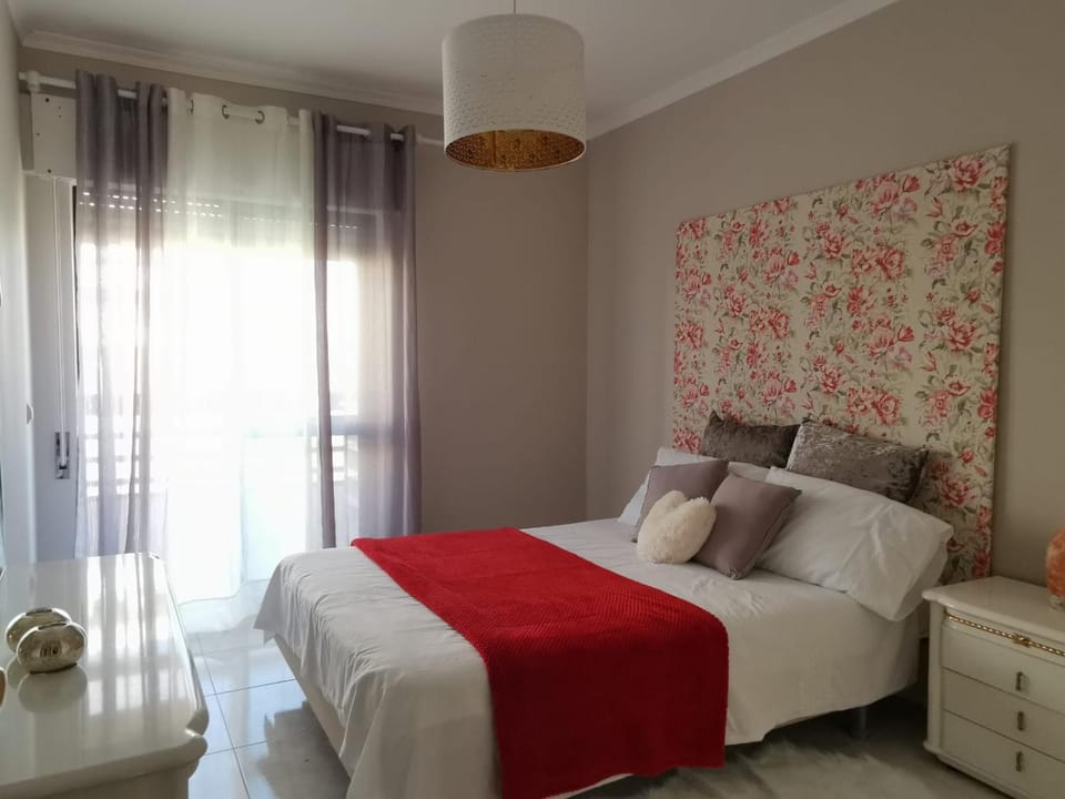 Bed, Bedroom, Area and facilities