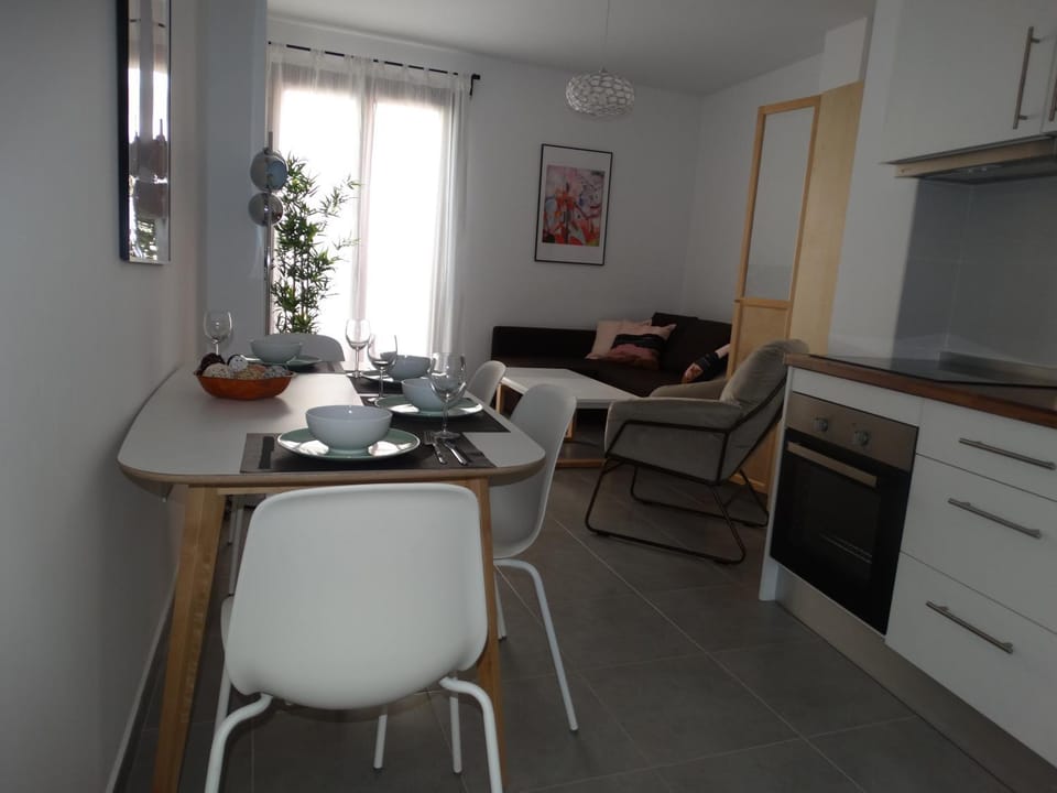 Kitchen or kitchenette, Living room, Dining area