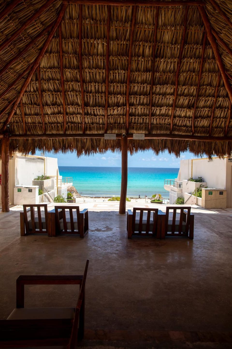 Patio, Day, Natural landscape, View (from property/room), Balcony/Terrace, Beach, Pool view, Sea view, Swimming pool, sunbed