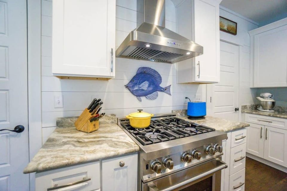 Beaufort Cottage in Pigeon Point Near Downtown Beaufort and Paris Island House in Beaufort