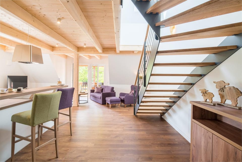 TV and multimedia, Kitchen or kitchenette, Living room, Seating area, Dining area