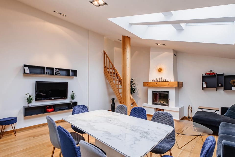 TV and multimedia, Living room, Decorative detail, Seating area, Dining area