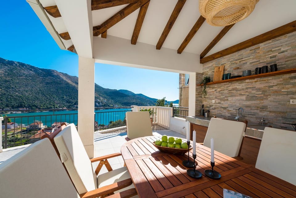 View (from property/room), Balcony/Terrace, Seating area, Dining area, Sea view