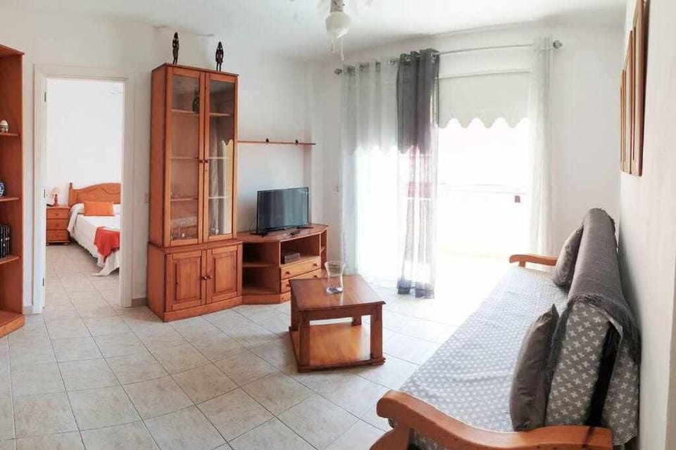 Communal lounge/ TV room, TV and multimedia, Living room, Photo of the whole room, Seating area, hair dresser, wardrobe