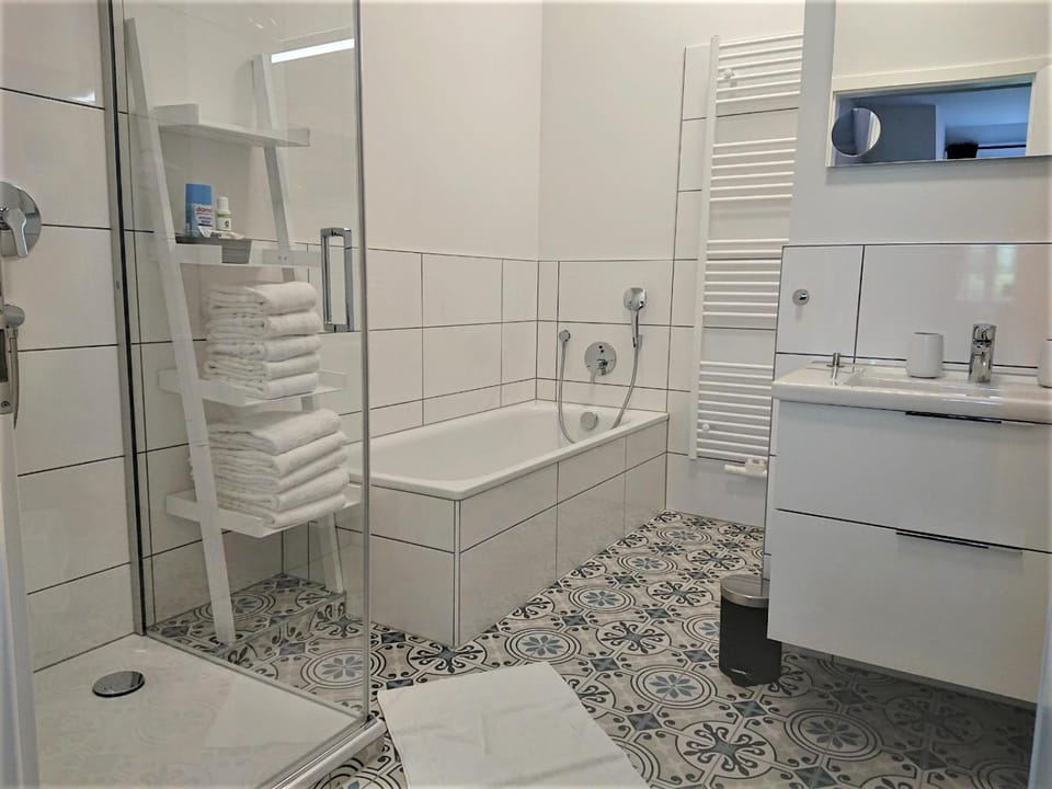 Shower, Toilet, Bath