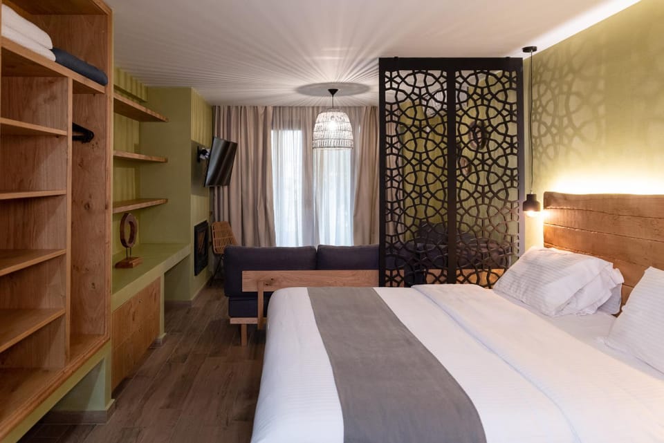 Bedroom, wardrobe