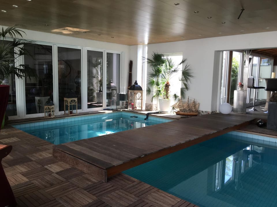 Swimming pool, Swimming pool