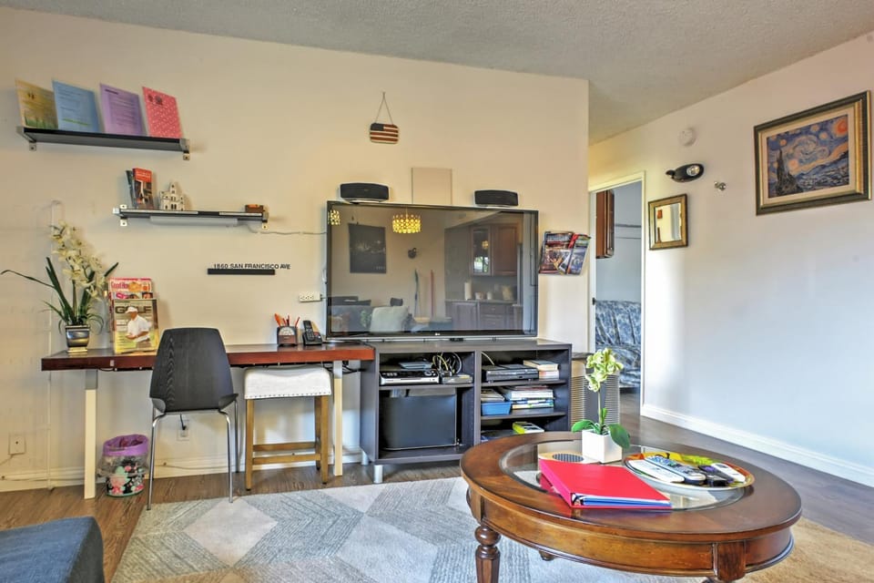 3 Mi to Dtwn Dining! Long Beach Condo with Balcony Apartment in Long Beach