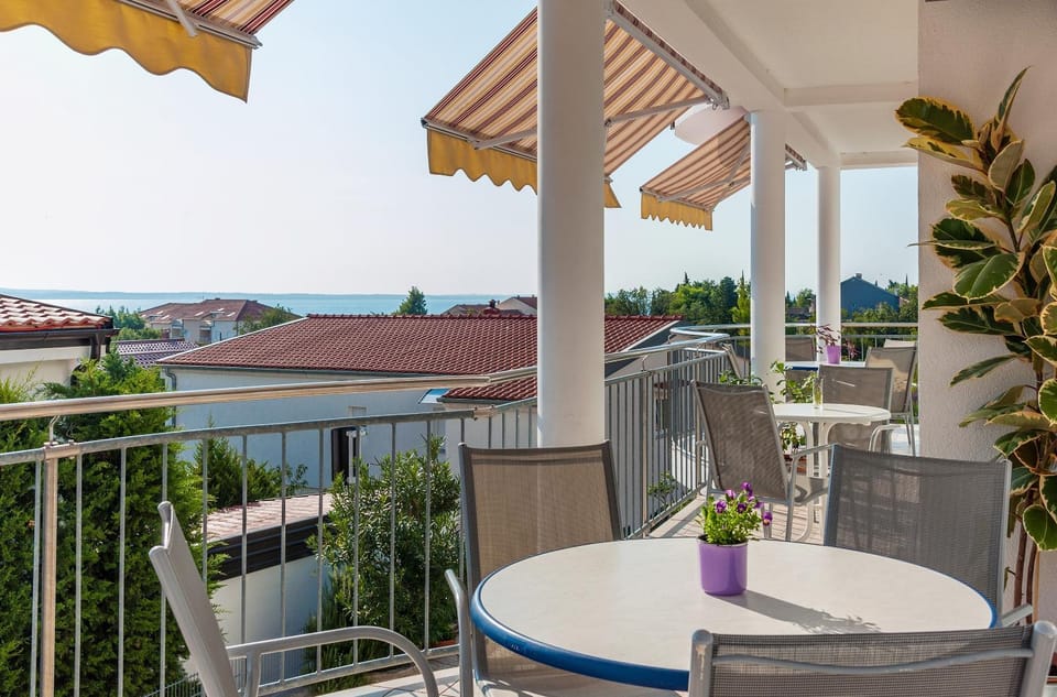 Patio, Natural landscape, View (from property/room), Balcony/Terrace, Dining area, Sea view