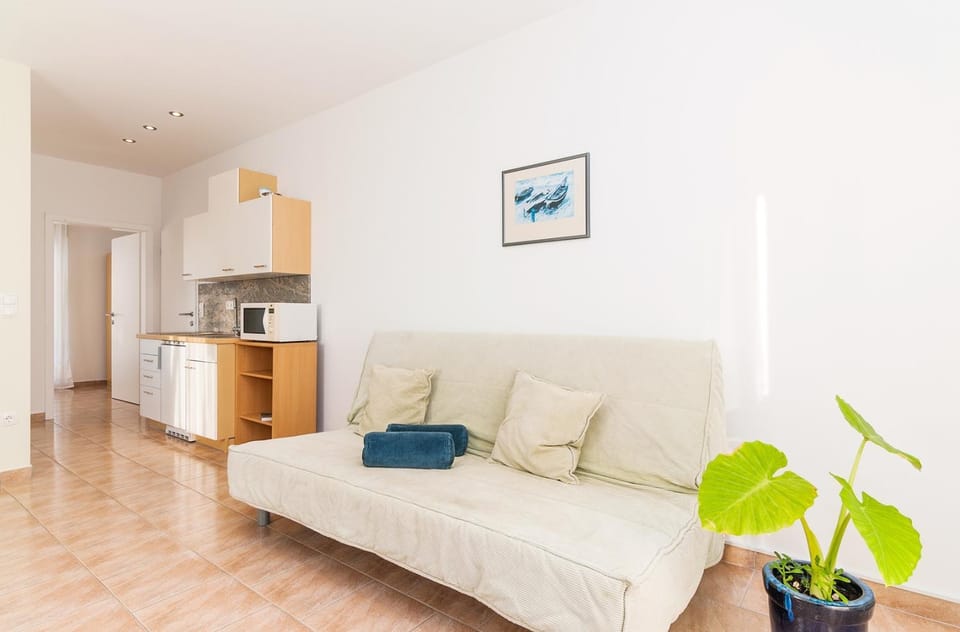 Kitchen or kitchenette, Living room, Seating area