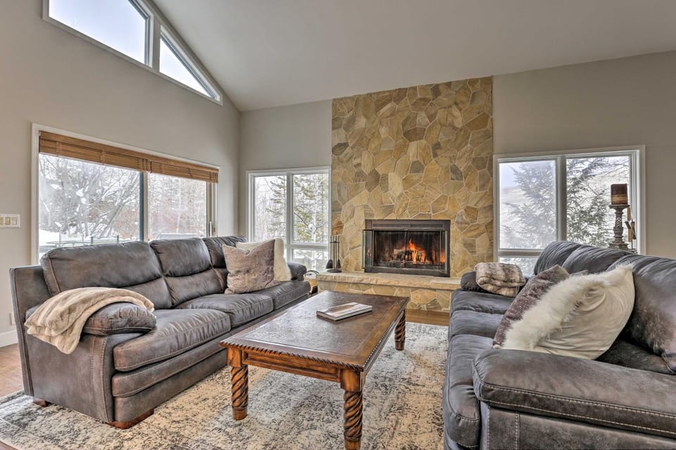 Avon Duplex w/ Hot Tub: Near Vail Hiking & Golf! Apartment in Eagle County