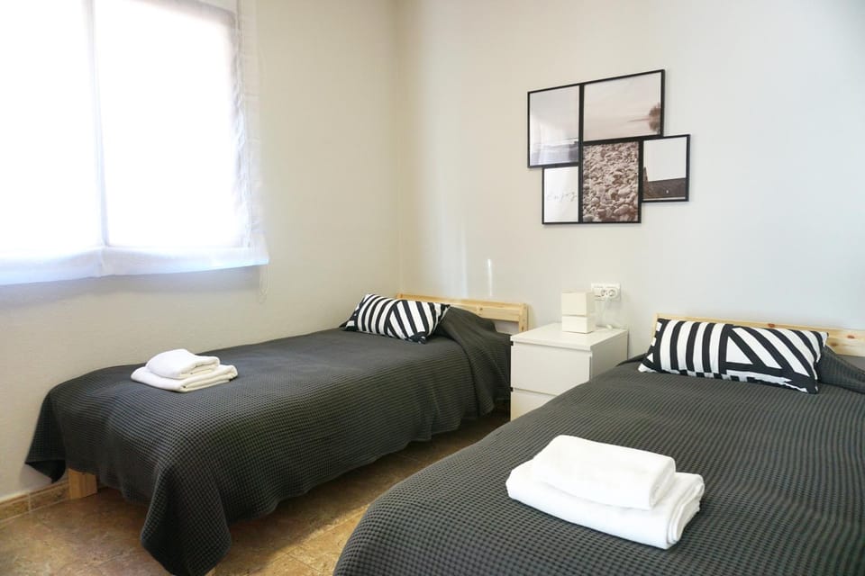 Photo of the whole room, Bedroom, towels