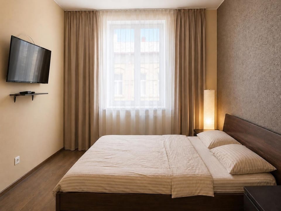 Bed, TV and multimedia, Photo of the whole room, Bedroom