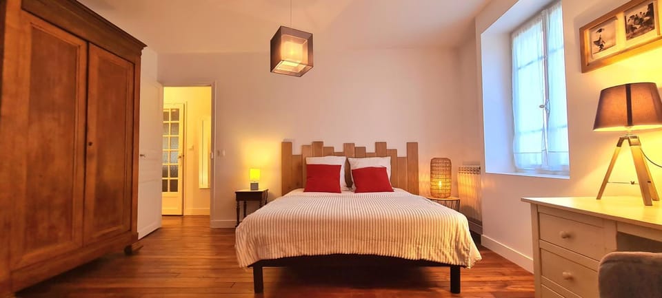 Bed, Photo of the whole room, Bedroom, wardrobe