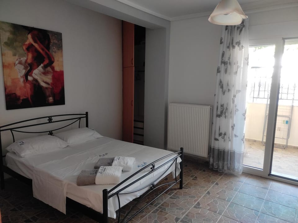 Bed, Bedroom, towels