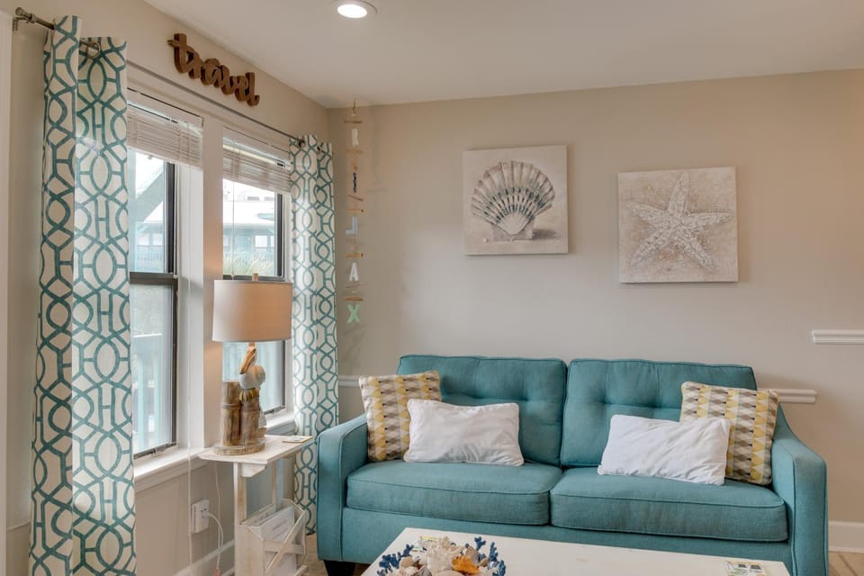 Vibrant Gulf Shores Getaway w/ Pool & Beach Access House in West Beach