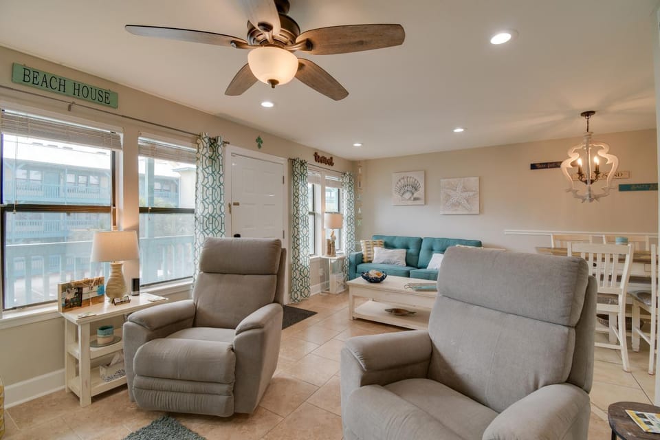 Vibrant Gulf Shores Getaway w/ Pool & Beach Access House in West Beach