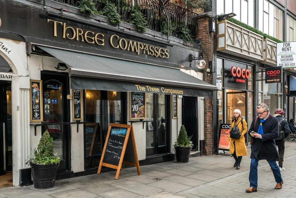 Superfast Broadband 2BD City Flat Farringdon Apartment in London Borough of Islington