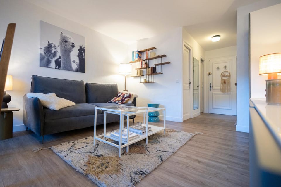 Library, Living room