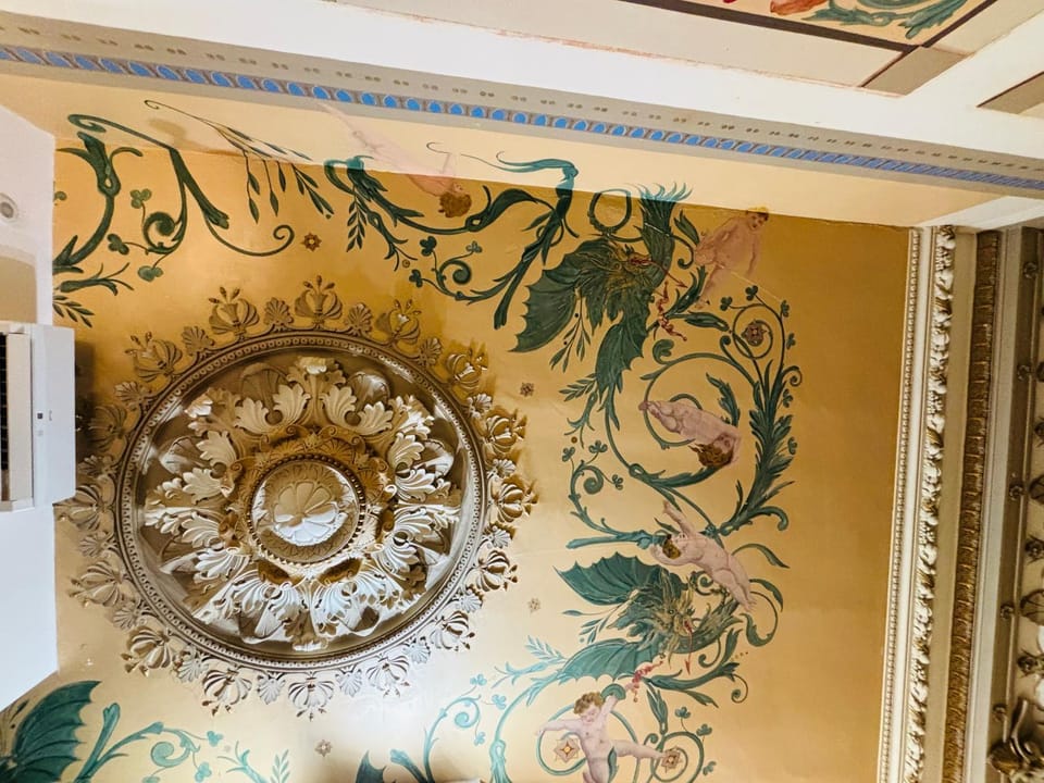 EXCEPTIONNEL !!! VENEZ SEJOURNER DANS LES 3 SUITES D'UN AUTHENTIQUE ANCIEN PALACE DE LA "BELLE EPOQUE" de 1874 !!! UNIQUE !!! Apartment in Menton