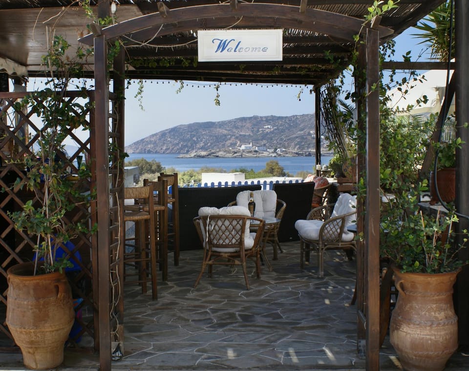 Lounge or bar, Garden view, Sea view