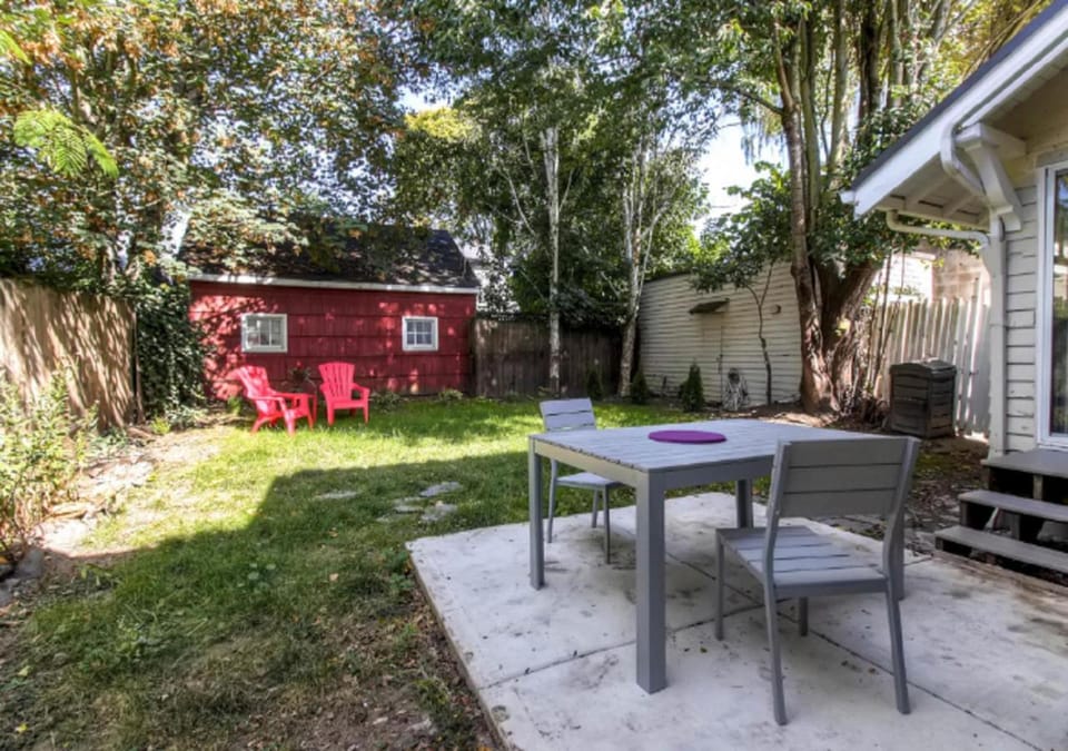 Patio, BBQ facilities, Garden, Balcony/Terrace