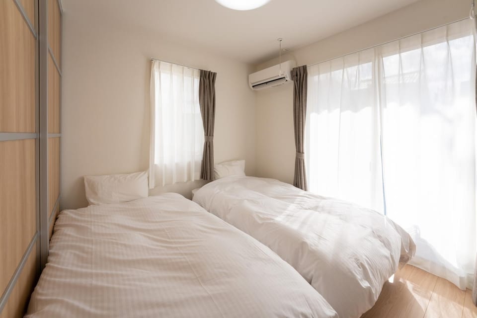 Bed, Photo of the whole room, Bedroom, air conditioner