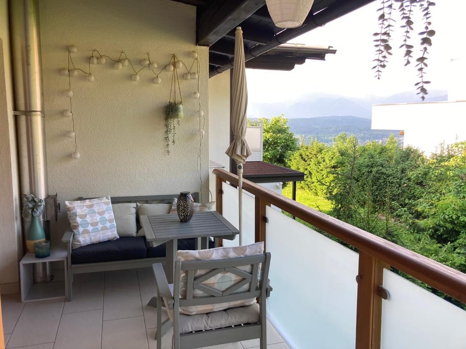 View (from property/room), Balcony/Terrace, Seating area, Dining area