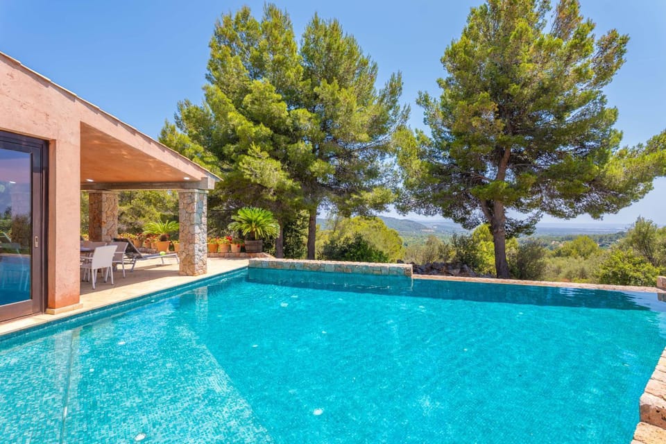 Can Toni Gat Villa in Raiguer