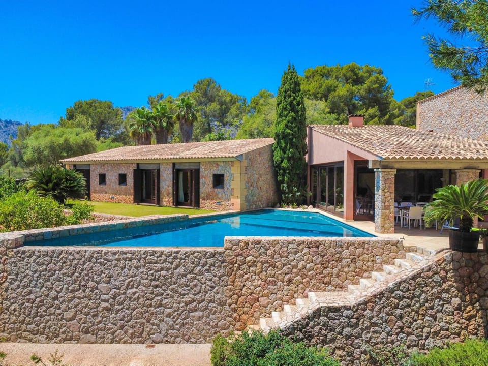 Can Toni Gat Villa in Raiguer