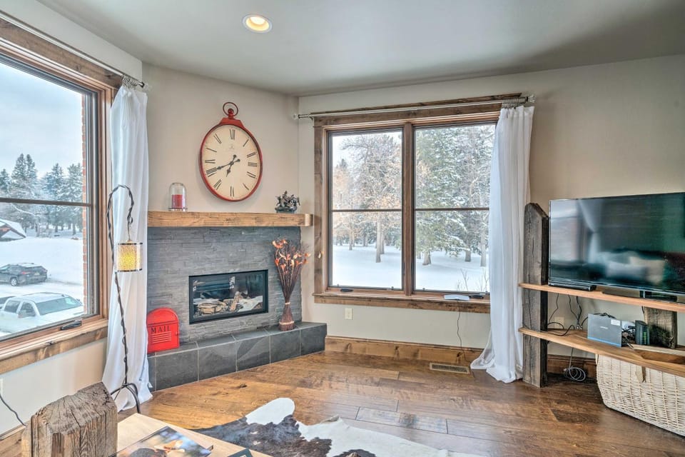 Main St Bozeman Condo - Walk to Parks & Eateries! House in Bozeman