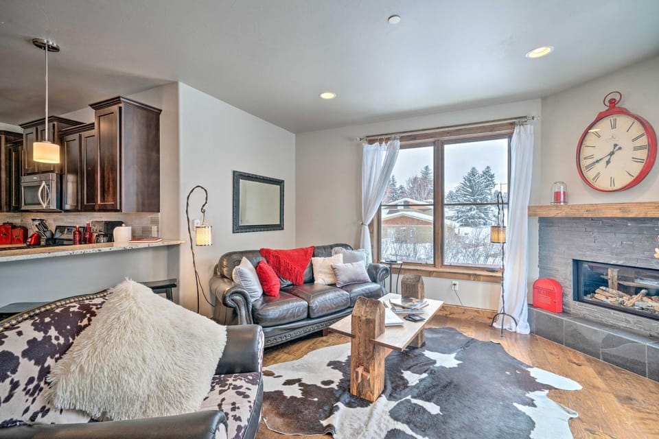 Main St Bozeman Condo - Walk to Parks & Eateries! House in Bozeman
